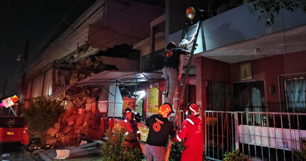 Explosión en empresa de productos médicos deja 2 heridos y 14 evacuados, en Nuevo León