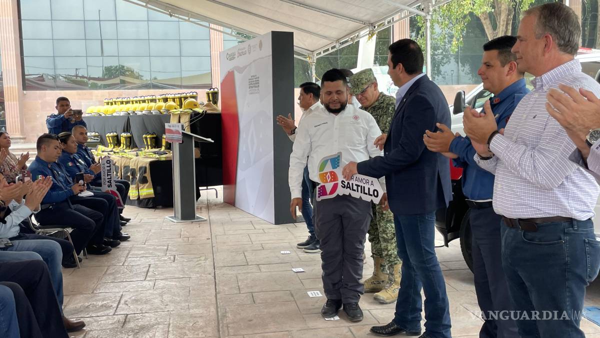 Entregan unidades y uniformes a Bomberos y Protección Civil de Saltillo