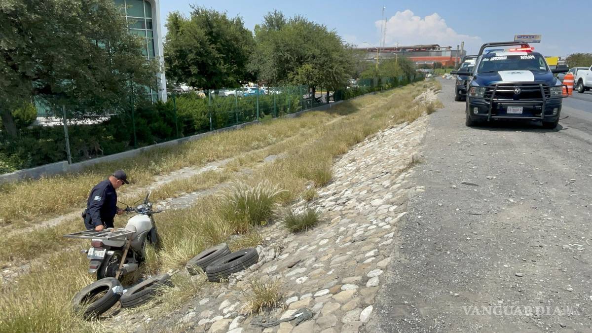 Motociclista derrapa y termina lesionado, en Ramos Arizpe