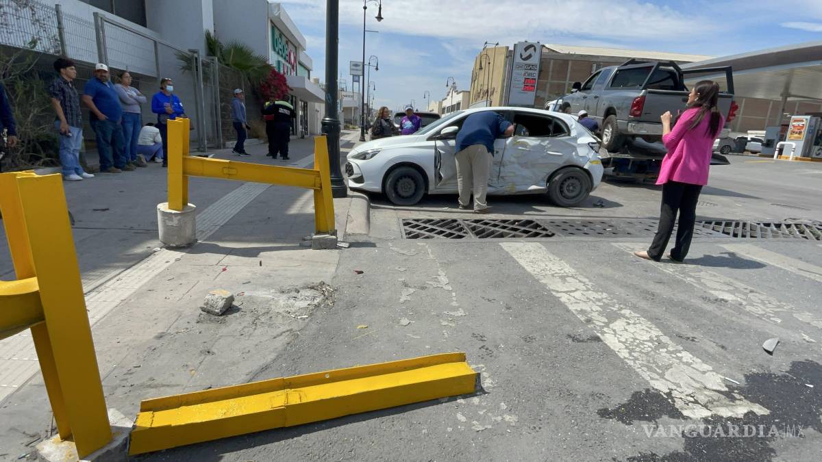 Saltillo: Se pasa en rojo y provoca fallecimiento de una mujer