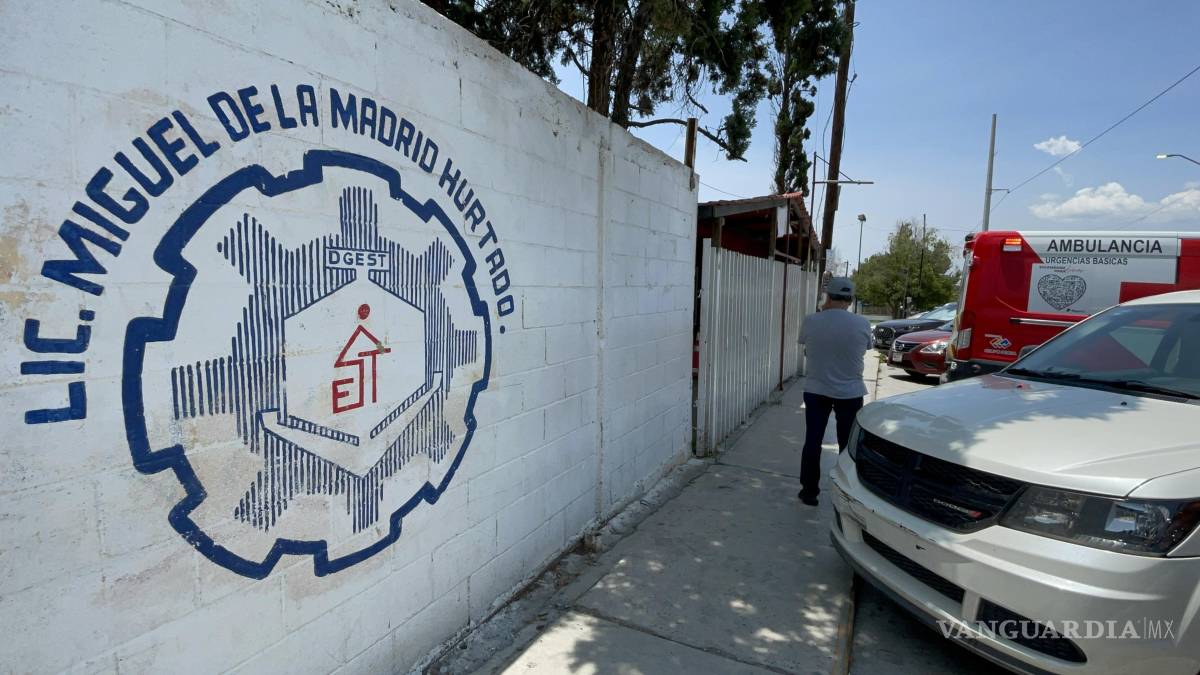 Cae de más de cinco metros al instalar cámaras en secundaria de Saltillo