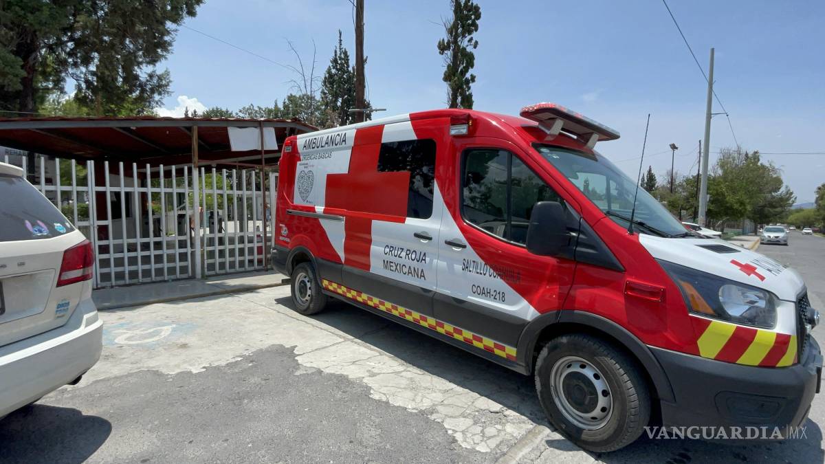 Cae de más de cinco metros al instalar cámaras en secundaria de Saltillo