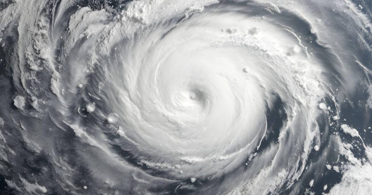 SRE alerta a mexicanos en Jamaica por ‘Melissa’, huracán categoría 4