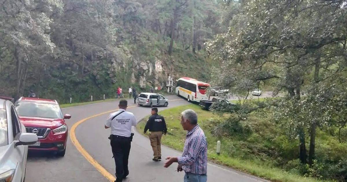 Operativo para capturar a capo desata quema de vehículos, en Michoacán