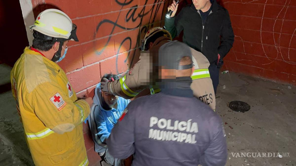 $!El copiloto resultó con una herida de gravedad en la cabeza, por lo que fue atendido por paramédicos de la Cruz Roja y trasladado a un hospital en condición delicada.