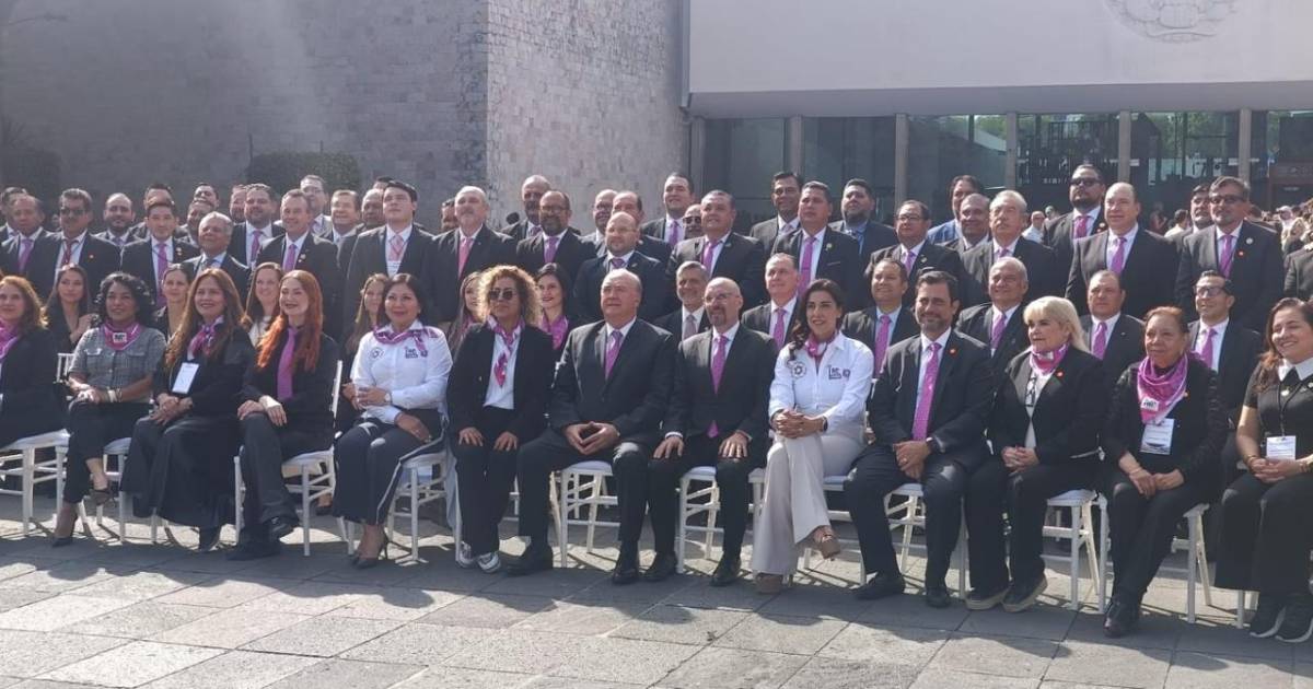 Entrega Concanaco reconocimiento a Jorge Dávila como creador del programa El Buen Fin