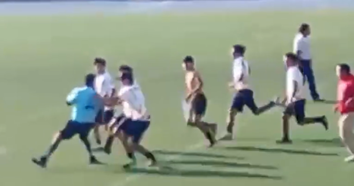 Graban momento en que jugadores del IMARC rodean y tratan de agredir a árbitro