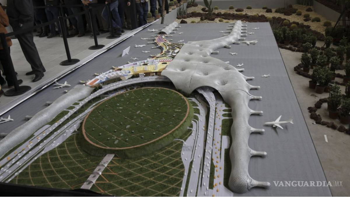 $!Vicente Fox se lanza otra vez contra AMLO: No sirve presumir austeridad cuando se tira obra pública a la basura