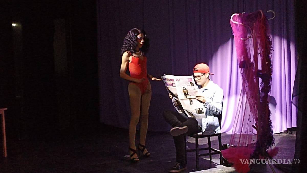 $!El evento estuvo plagado de referencia a la vida de las personas de la comunidad LGBT, y cómo el drag salvó sus vidas.