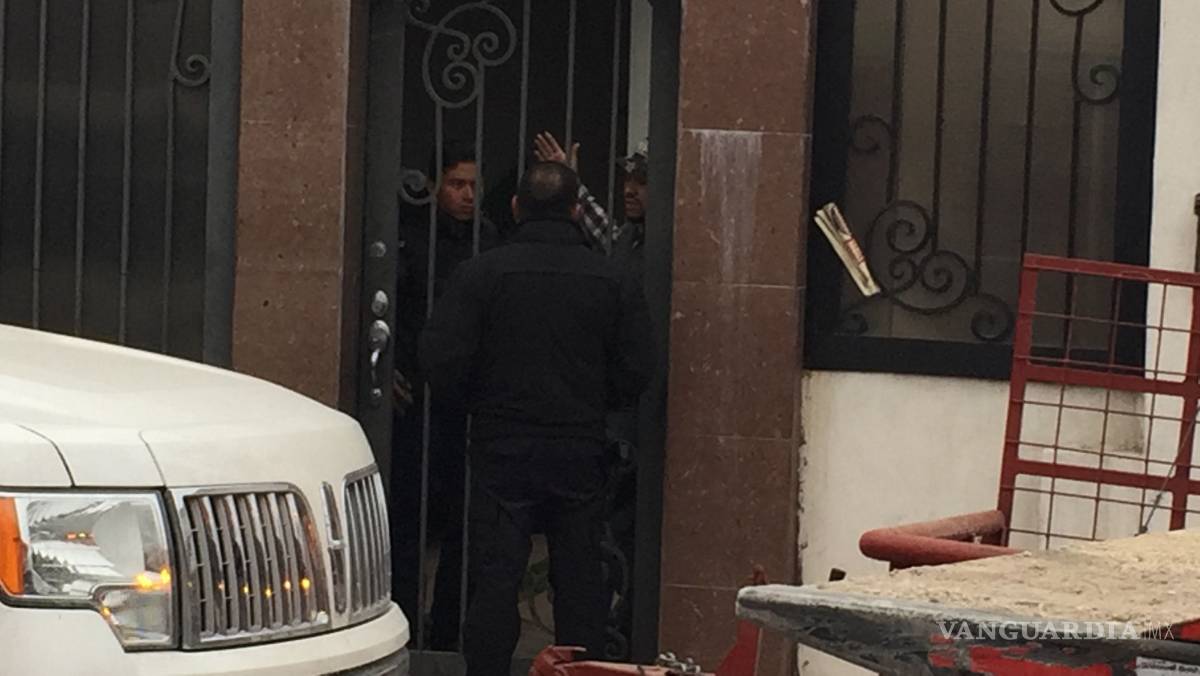 $!Amenaza a expareja con arma de fuego y evade persecución policiaca, en Saltillo