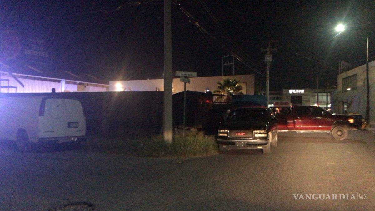 $!Una camioneta fue atravesada como medida de protesta ante las quejas de los vecinos.