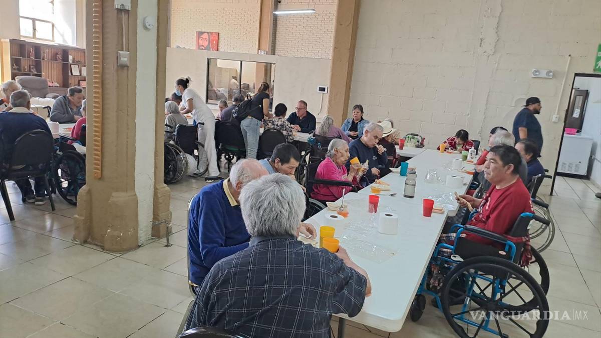 $!Nona González de Salinas, presidenta de Cáritas, explicó que están trabajando en el proyecto de rehabilitación del inmueble, que data de 1897.