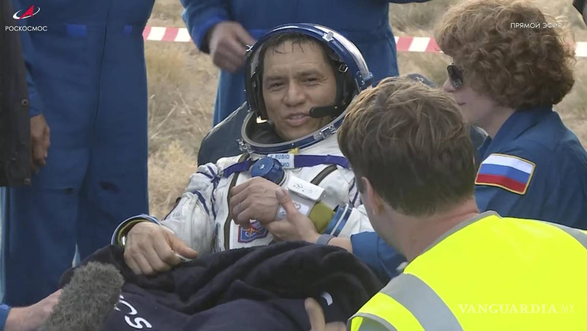 $!El astronauta de la NASA Frank Rubio se sienta en una silla después del aterrizaje de la cápsula espacial rusa Soyuz MS-23 en Zhezkazgan, Kazajstán.