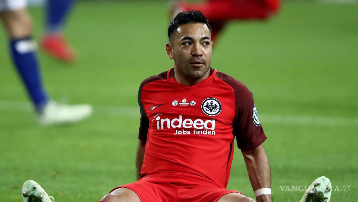 $!Marco Fabián 'prende su veladora' para jugar contra el Borussia Dortmund