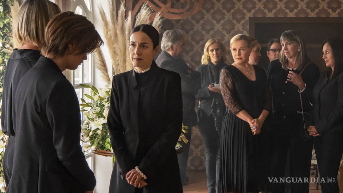 $!Lleno de travestis, el funeral de Verónica Castro en La Casa de las Flores