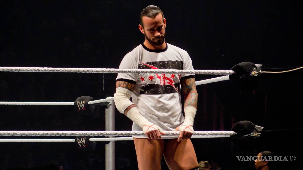 $!CM Punk regresa a las MMA ¡como comentarista!
