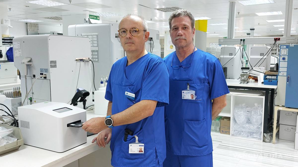 $!Los doctores Carles Alonso-Tarrés (IZQ) y Jaume Borràs, de la Fundación Puigvert, de Barcelona (España) lideraron el estudio de validación del sistema Sysmex PA-100 AST.