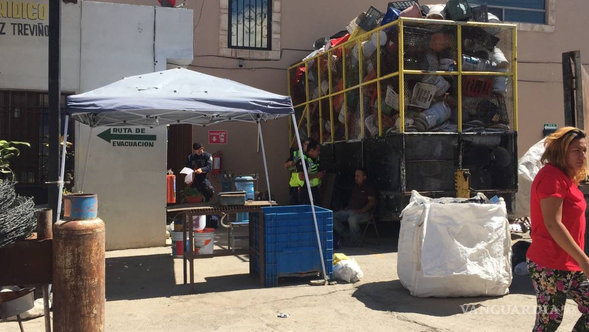 $!Con extrema violencia, grupo armado asalta recicladora al oriente de Saltillo