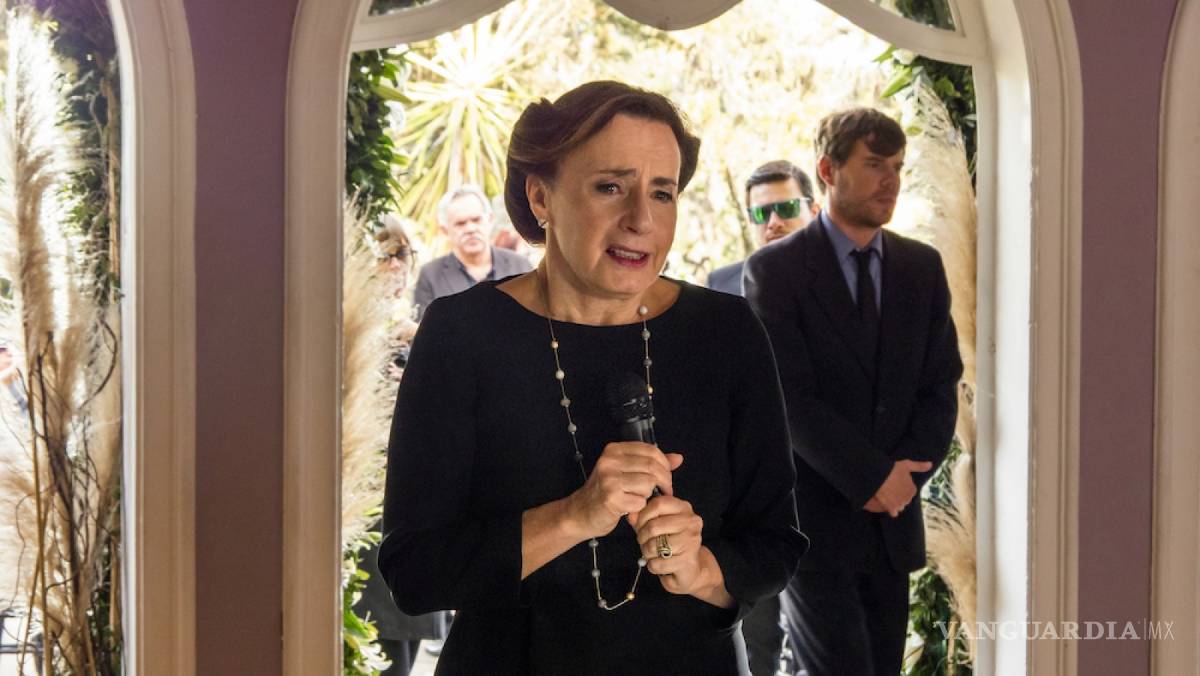 $!Lleno de travestis, el funeral de Verónica Castro en La Casa de las Flores