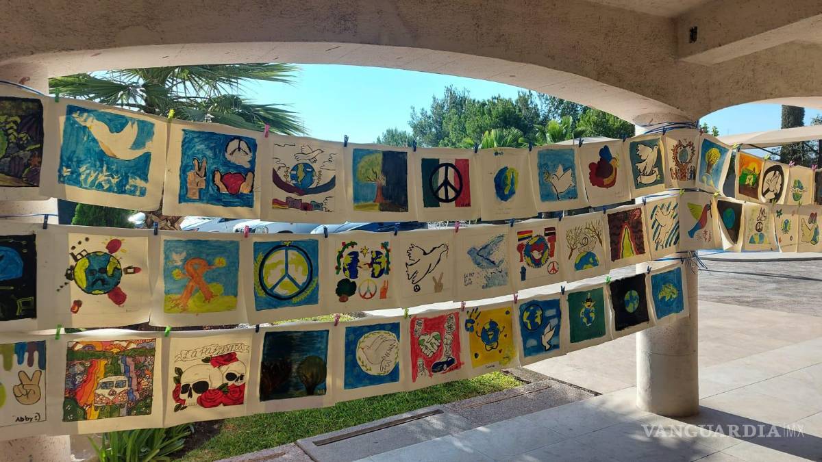 Colaboran niños de Saltillo para romper Récord Guinness con el mosaico artístico más grande de la historia