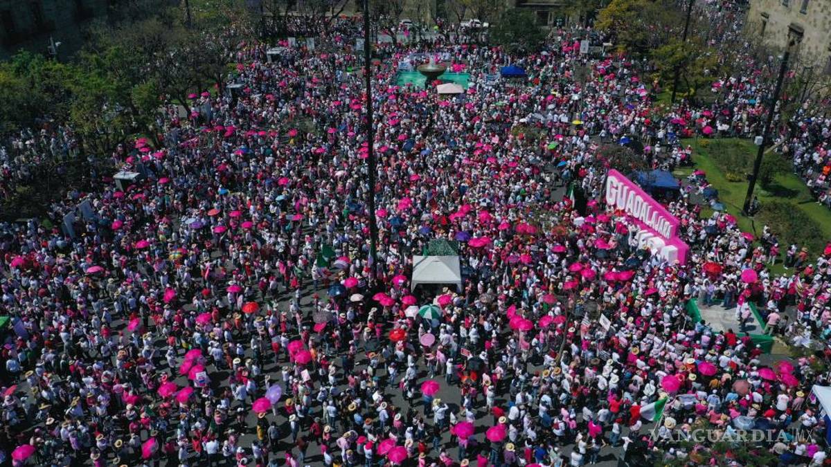 Así toman las calles y plazas miles de mexicanos para defender al INE (Fotos)
