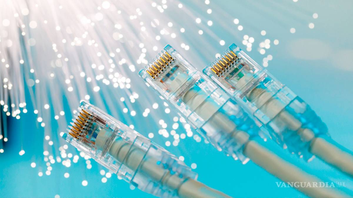 Suspende AMLO licitación de Red Troncal, quiere empezar de cero