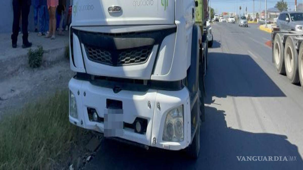 $!Debido a que ninguno de los conductores aceptó responsabilidad por el accidente, las unidades fueron trasladadas a un corralón mientras el caso quedó en manos del Ministerio Público de Asuntos Viales.