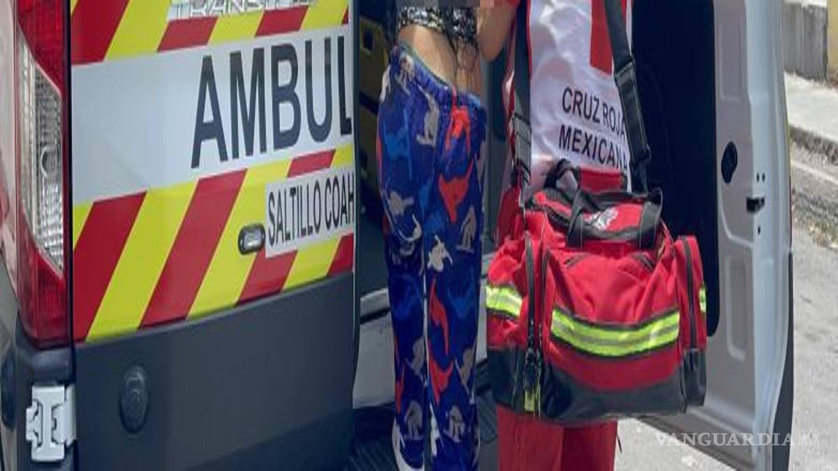 $!La víctima fue trasladada a la Cruz Roja para su atención médica, mientras autoridades le brindaron orientación para interponer una denuncia.