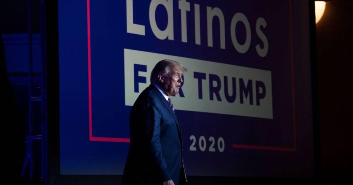 Cae hasta un 37% de aprobación de Trump entre los votantes latinos