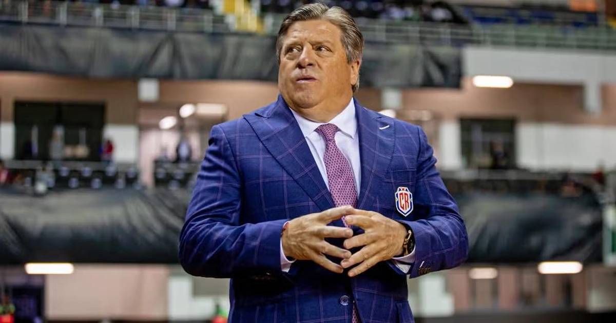 Fernando Batista y otros candidatos suenan para reemplazar a Piojo Herrera en Costa Rica