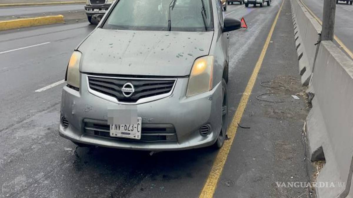 $!El Nissan Sentra circulaba por la vía principal cuando colisionó con el Cavalier; los ocupantes de ambos vehículos resultaron sin lesiones de gravedad.