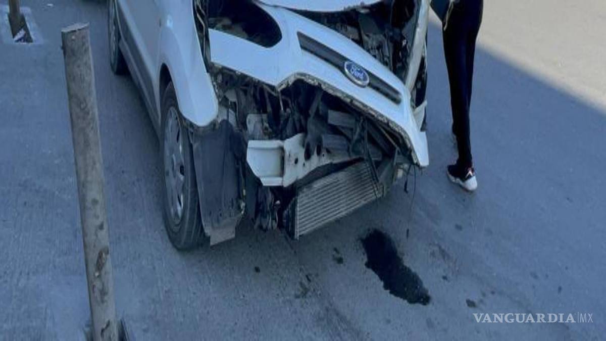 $!Autoridades de Tránsito intervinieron para liberar la circulación tras el percance.