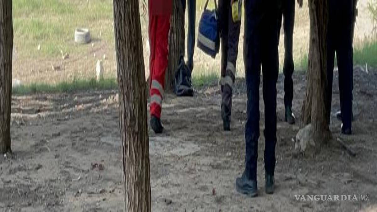$!Las autoridades localizaron una identificación que permitió establecer de manera preliminar que la persona fallecida era un hombre de 55 años con domicilio en la colonia Virreyes, en Saltillo.