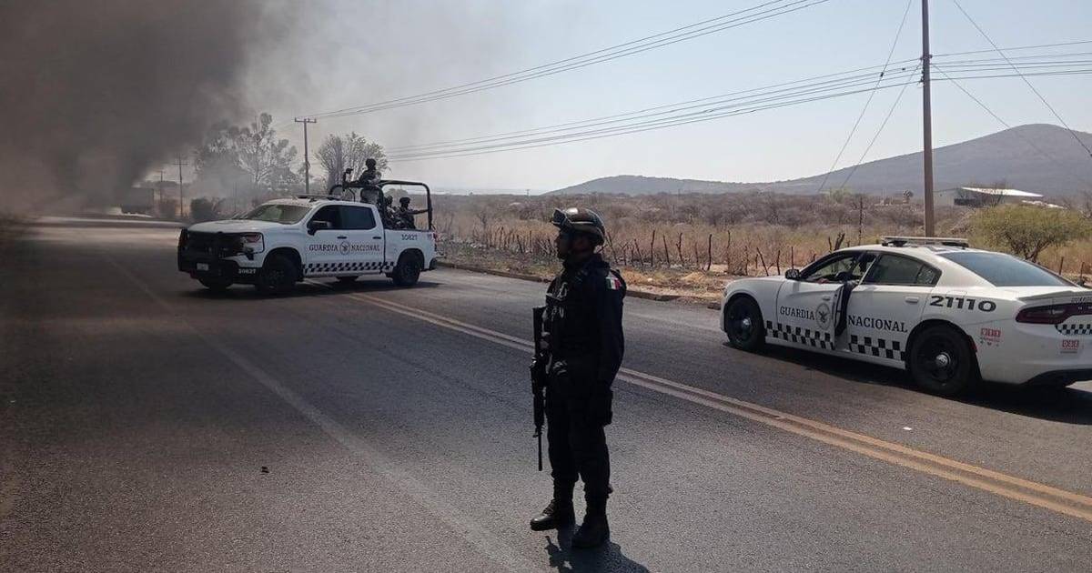 Encuentran cuerpo descuartizado junto a cartulina, en Michoacán