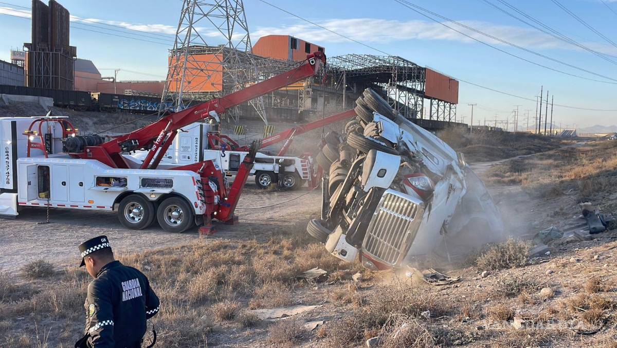 $!Elementos de la Guardia Nacional resguardaron la zona durante las maniobras de retiro.