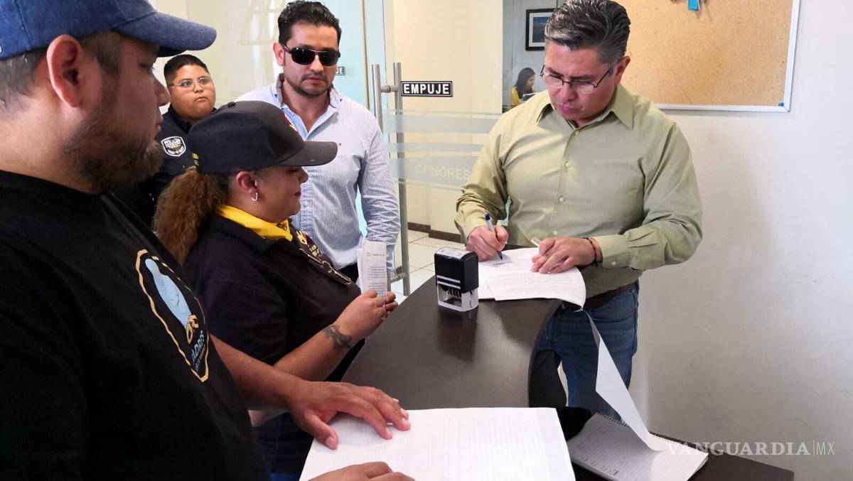 $!Activistas entregan iniciativa de reforma para fortalecer certeza jurídica en denuncias.