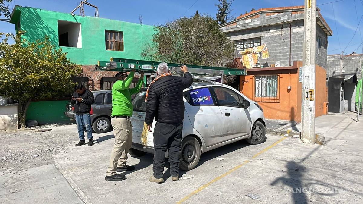 $!El accidente ocurrió en la calle Jesús Flores, donde se reportó un cable colgado en la zona.