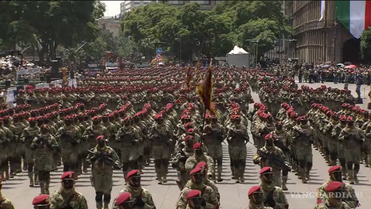 $!¡Paracaidistas, drones, perros y caballos! Así fue el Desfile Militar 2026 por la Independencia de México