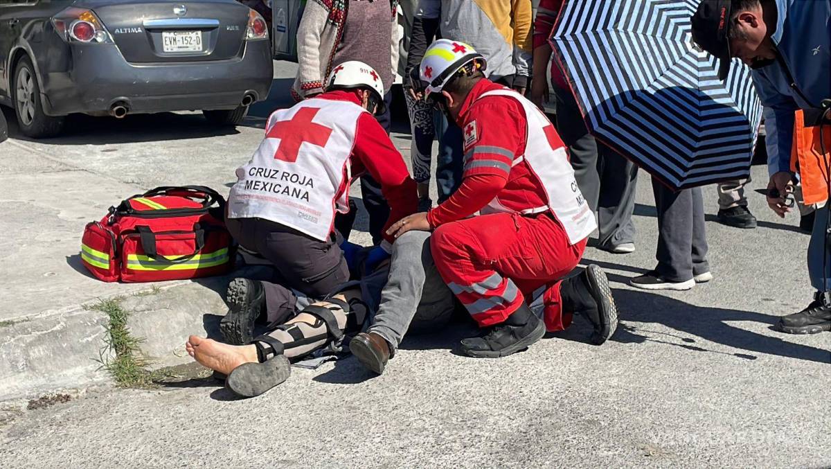 $!Paramédicos brindaron atención prehospitalaria al lesionado antes de su traslado al IMSS.