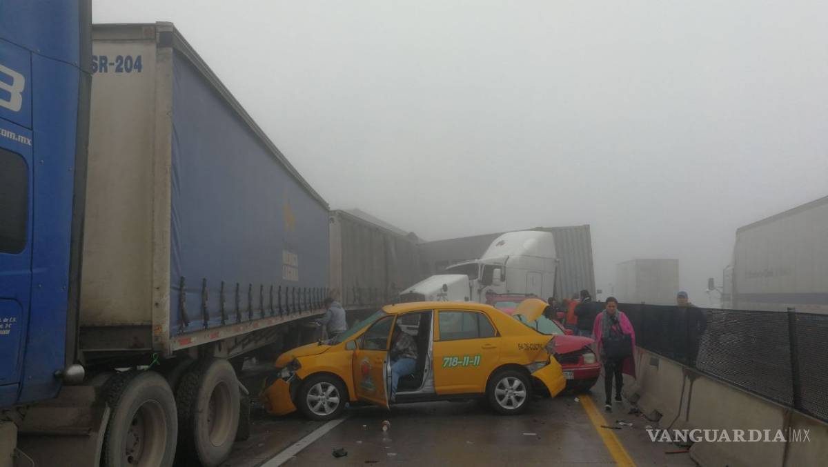 $!Carambola en autopista Saltillo-Monterrey por choque múltiple