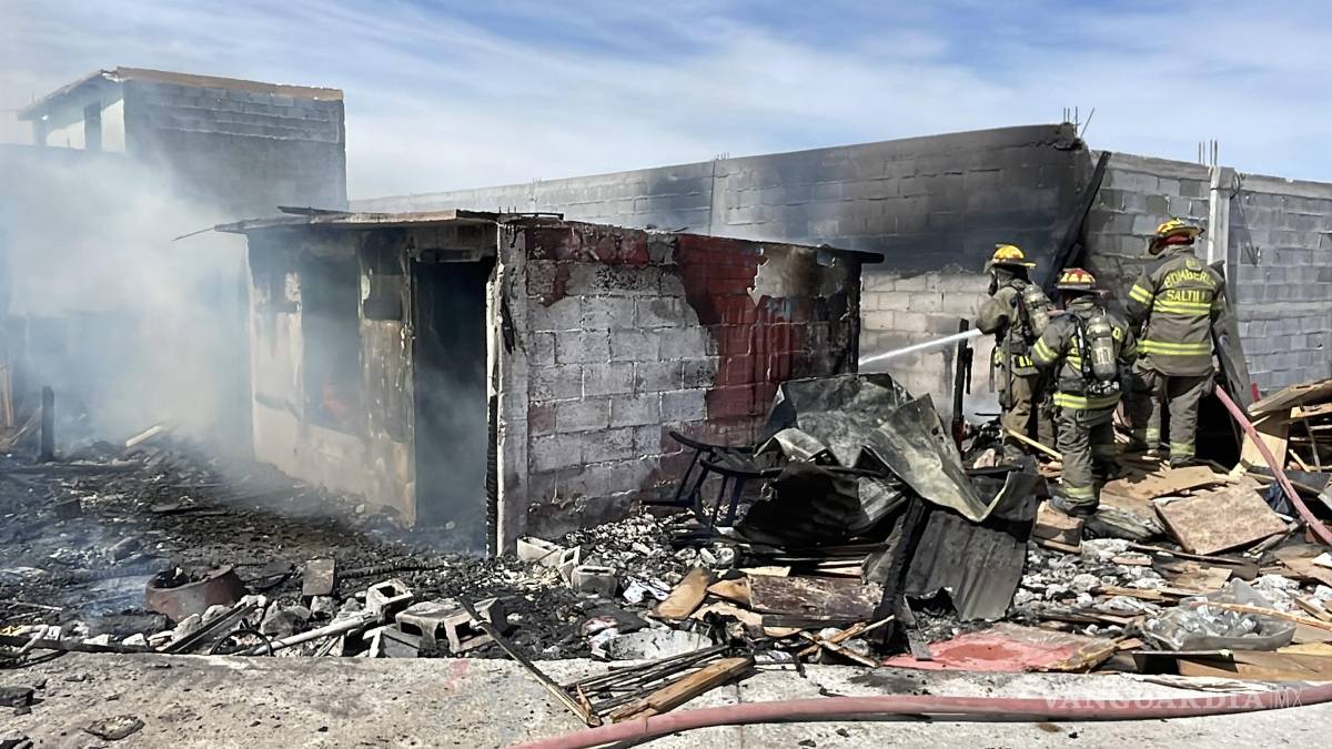 Rescatan a perro de incendio de un tejabán, en Saltillo