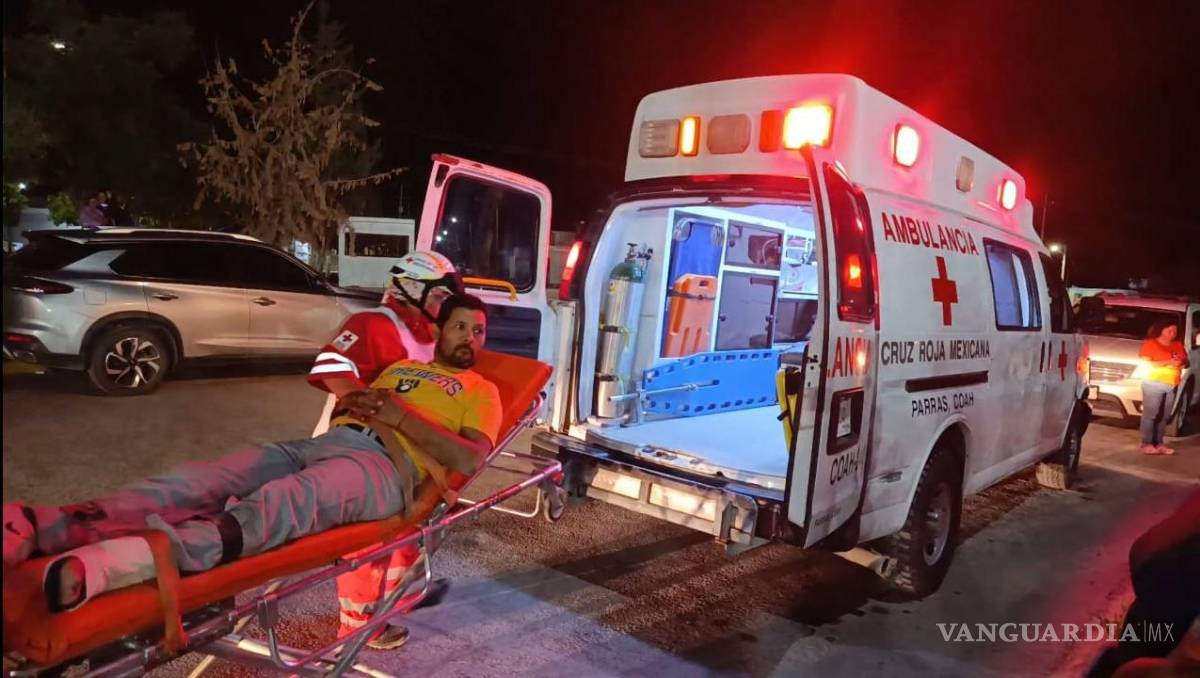 $!La lesión se registró durante una jugada en la que el jugador corría hacia una almohadilla; tras apoyar mal el pie, sufrió una fractura que obligó a la intervención inmediata de los cuerpos de auxilio.