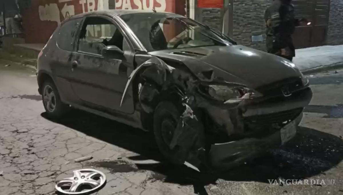 $!El Peugeot se desplazaba además a exceso de velocidad.