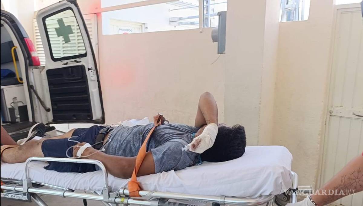 $!El hombre fue estabilizado por personal de emergencias antes de ser trasladado al Centro de Salud, donde quedó bajo observación médica por las lesiones sufridas en la mano derecha.