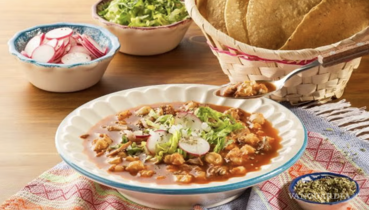 $!El pozole rojo es un clásico de las fiestas patrias y no puede faltar en tu mesa.