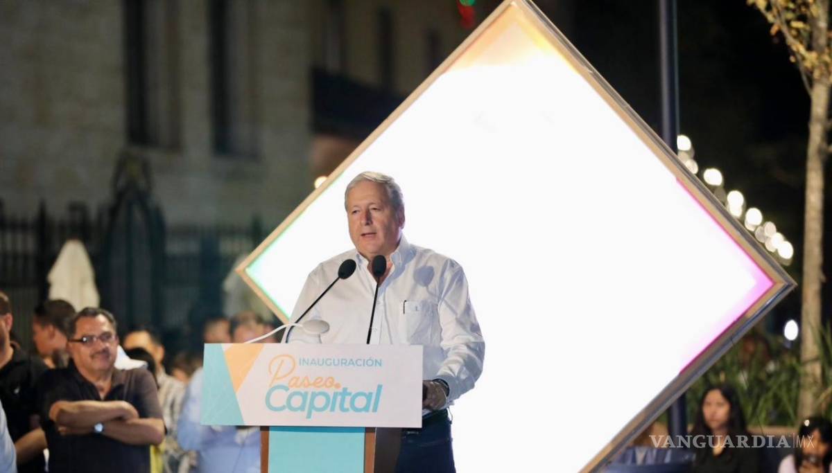 $!El alcalde Chema Fraustro reiteró que se favorece el uso peatonal de las calles de la zona centro.