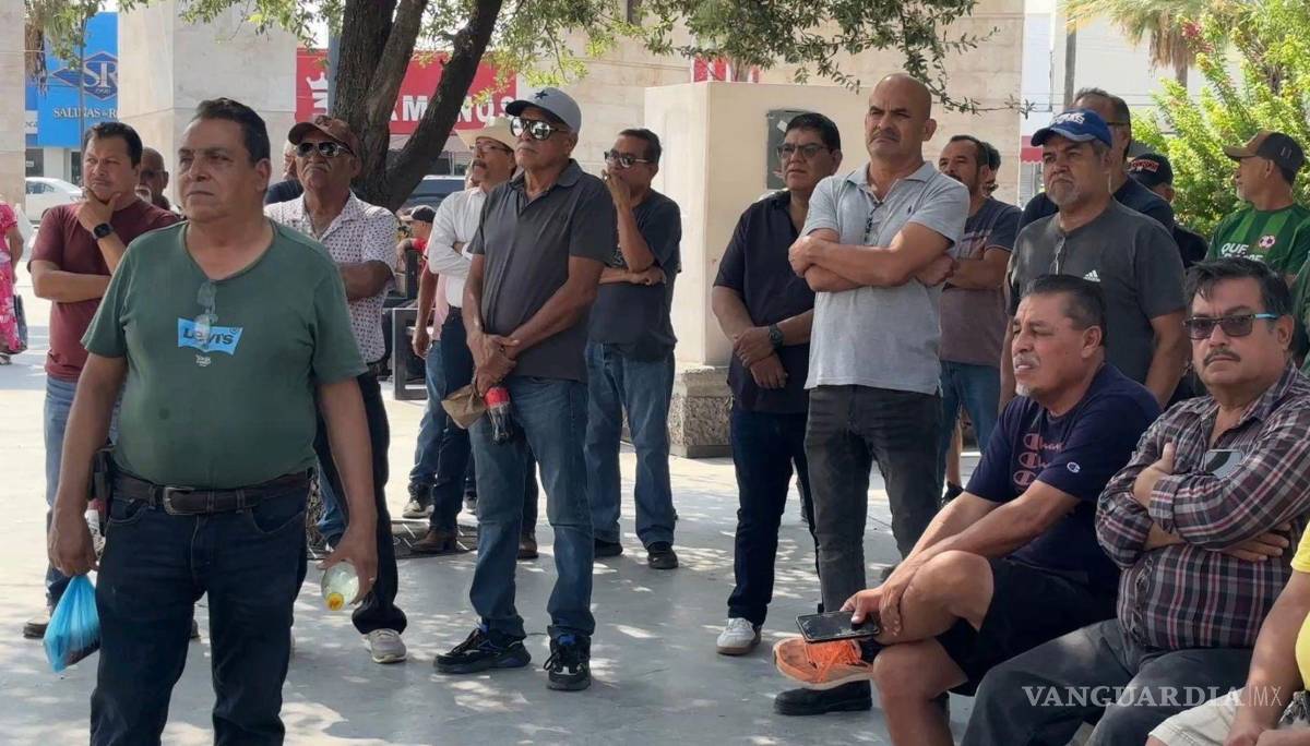 $!Durante la reunión en la plaza principal de Monclova, los exobreros acordaron esperar hasta mediados de julio antes de iniciar nuevas protestas.