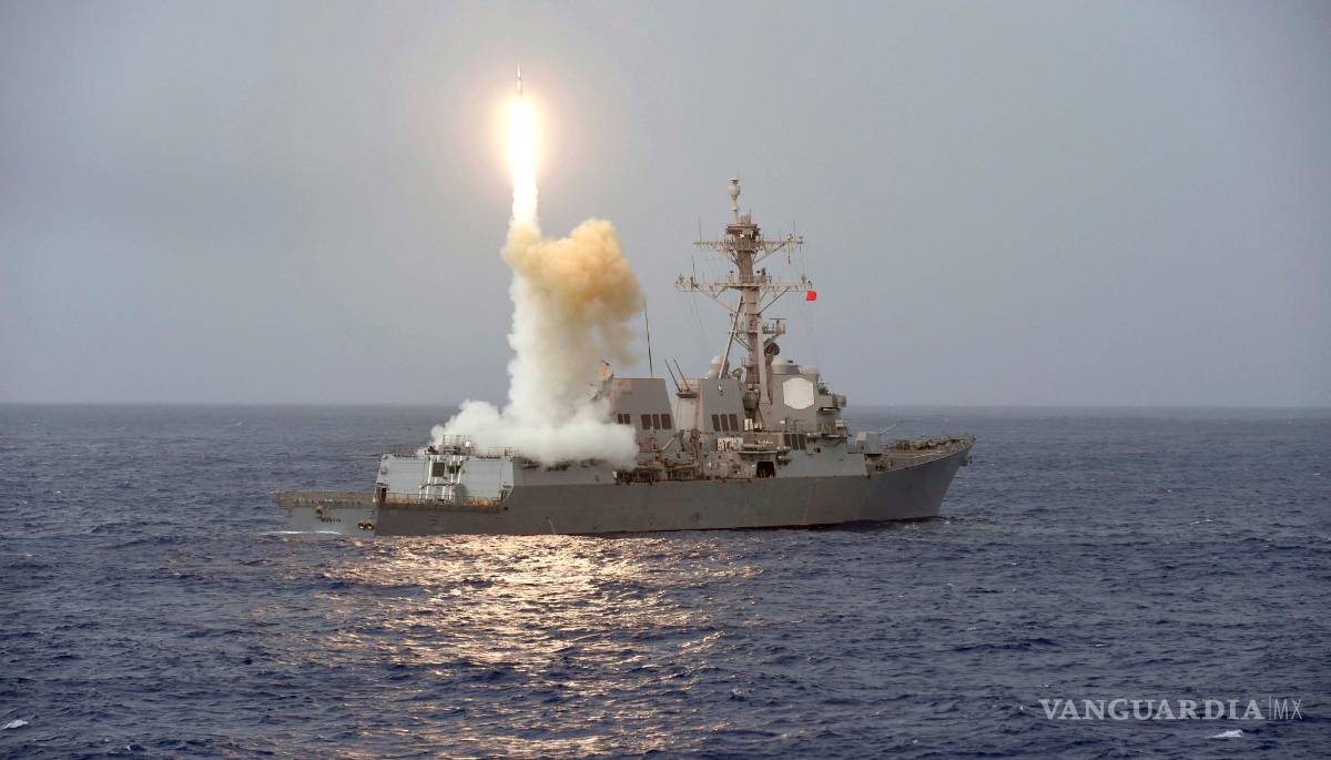 $!Se estrella destructor de EU y buque de carga, cerca de Japón