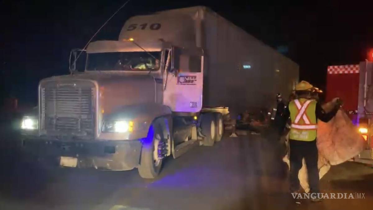 Conductor queda prensado y grave tras accidente en carretera a Derramadero