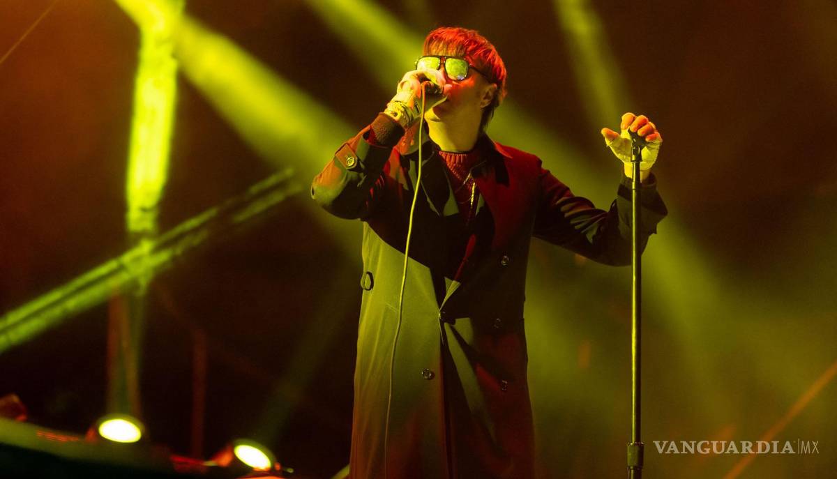 $!Julian Casablanca durante su actuación en Lollapalooza Argentina.